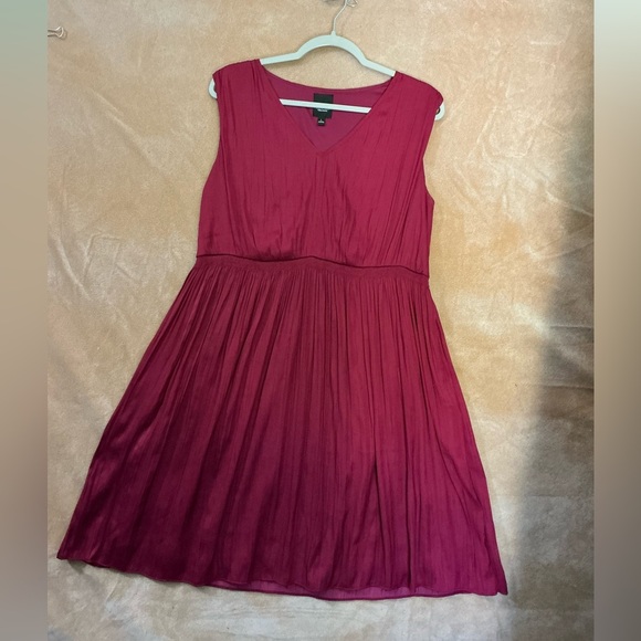Simply Vera Wang  Elegant Burgundy Sleeveless Dress - Picture 2 of 10